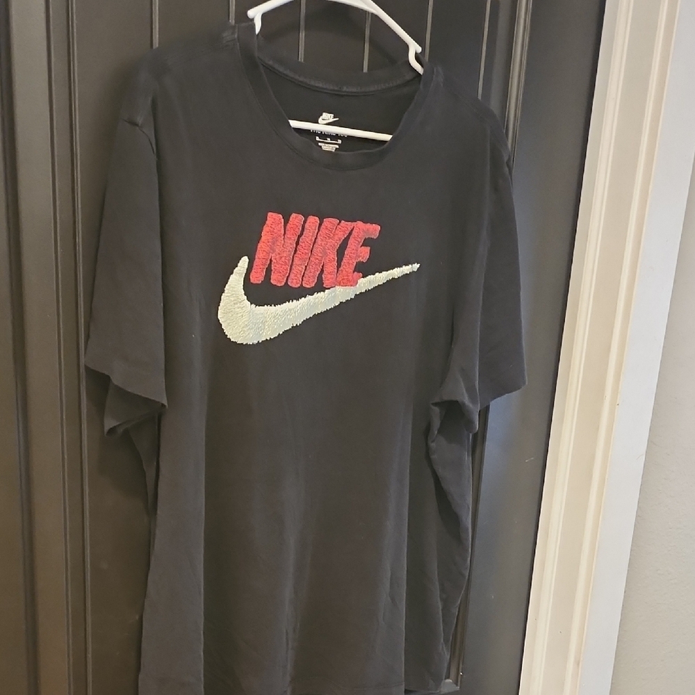 Nike Black and Red Short Sleeve Tee